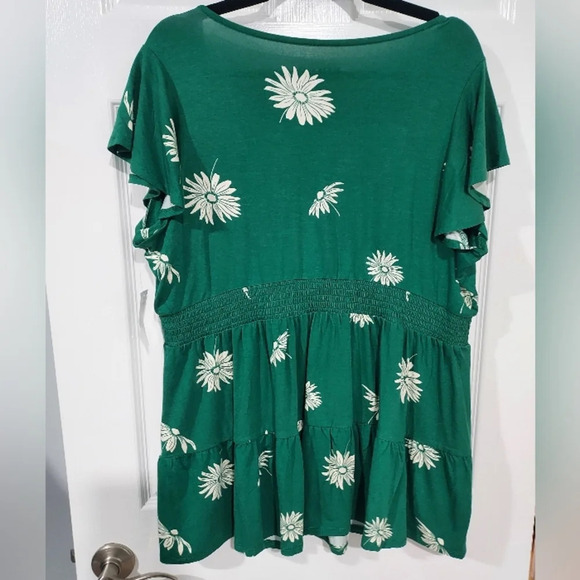 NWT Torrid Green Super Soft Tie Front Keyhole Babydoll Top in Size 2 - Picture 10 of 11